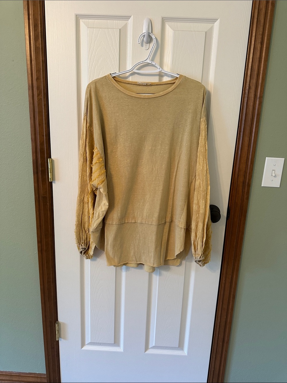 easel Light Tan Long Sleeve Layered-Hem Pullover